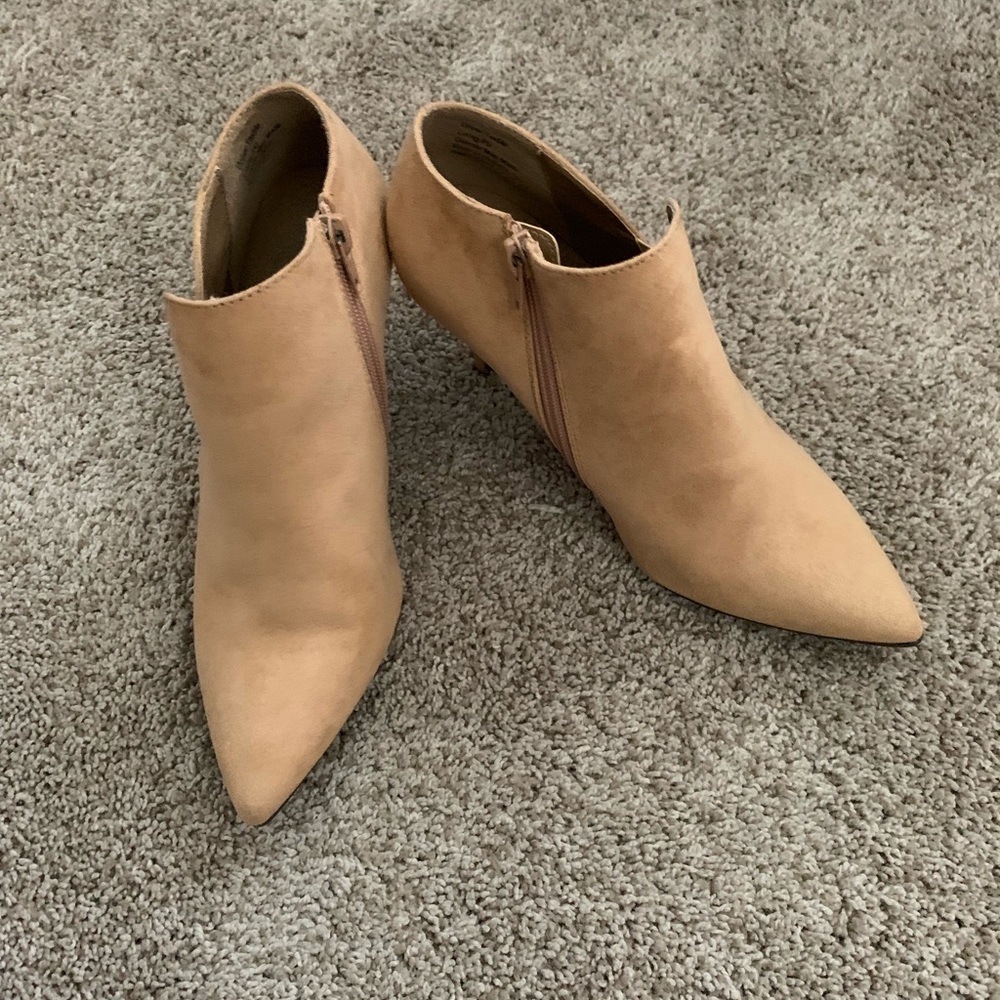 Tan heeled bootie